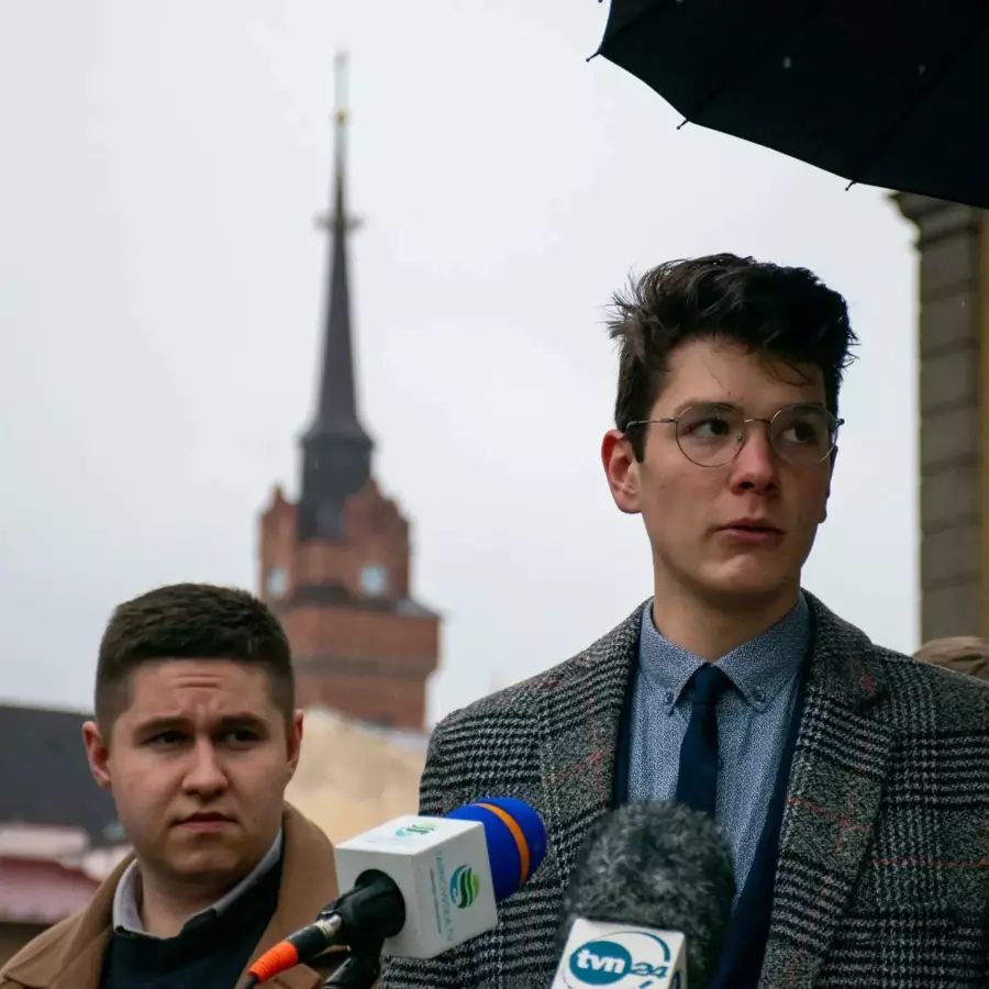 Filip Gąciarz zastąpił Tomasza Kowalskiego w fotelu Przewodniczącego Młodzieżowej Rady Miejskiej